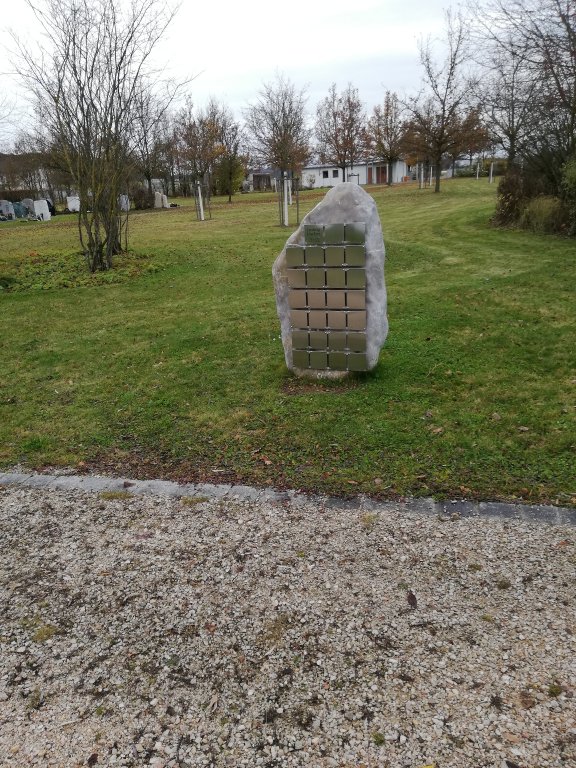 Findling-mit Weg